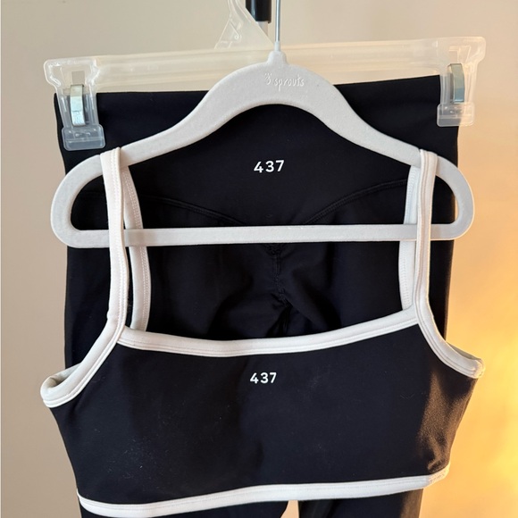 437 Chic Black and White Activewear Set - Picture 3 of 8